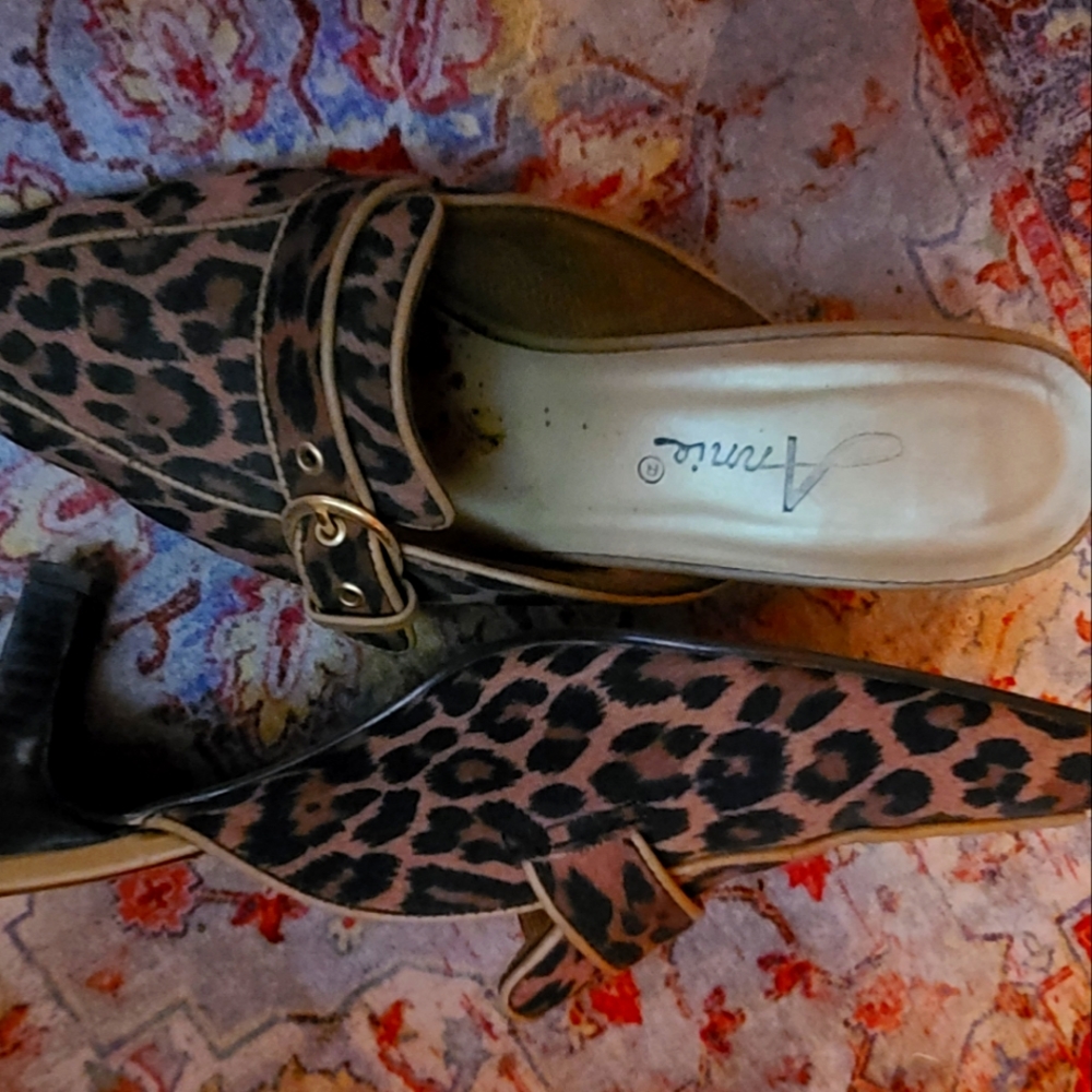 Leopard Print slides, size 6 1/2